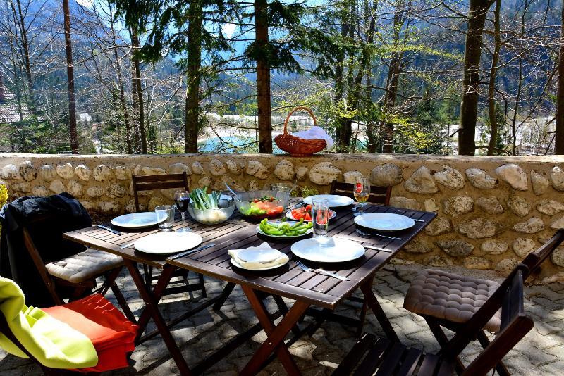 Rooms Barovc By The Lake Jasna Kranjska Gora Exteriör bild A table set for a meal
