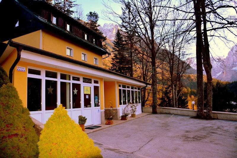Rooms Barovc By The Lake Jasna Kranjska Gora Exteriör bild The town hall